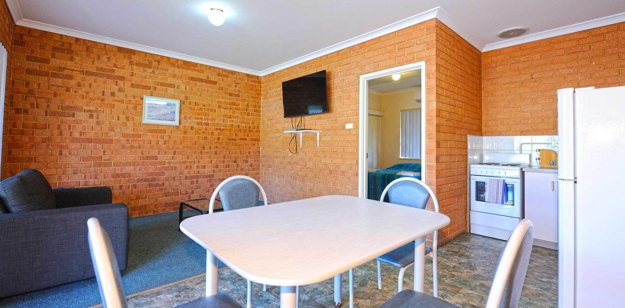 Abrolhos Reef Lodge Джералдтон Екстериор снимка